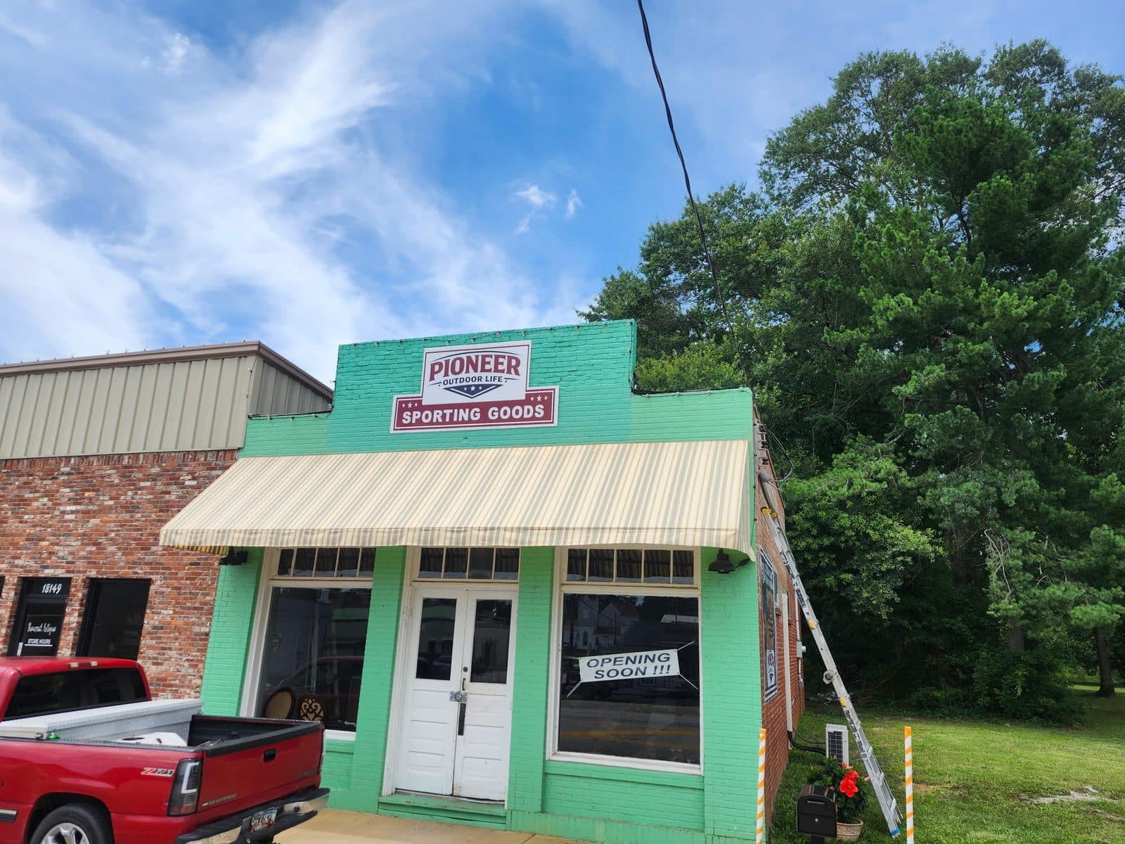 Pioneer Outdoor Life storefront in Woodbury, GA